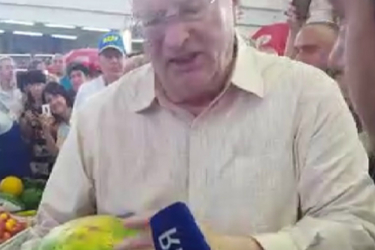 Жириновский научил рязанцев выбирать арбузы. Видео