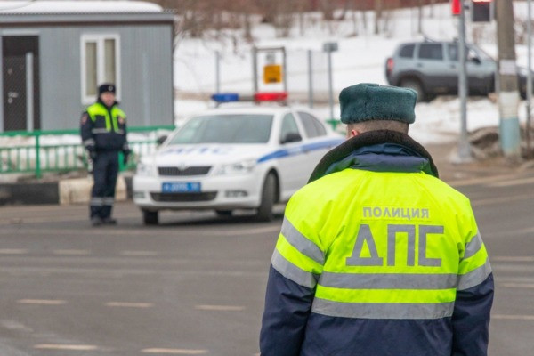 В Подмосковье мужчина ударил полицейского ножом из-за сделанного ему замечания