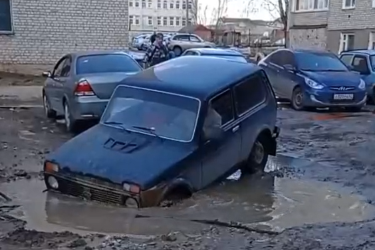 Авария в жасминке 2014 ваз 2114 и шевроле лачетти. Нива касимов. Нива касимов. Провал нива. Нива касимов.
