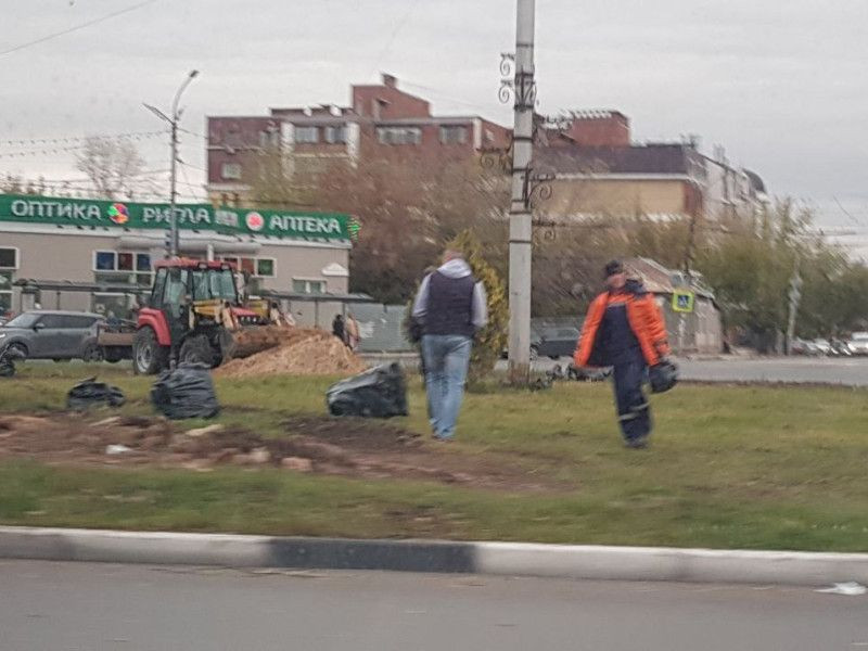 В Рязани закопали ямы на площади Свободы, в которых нашли человеческие останки