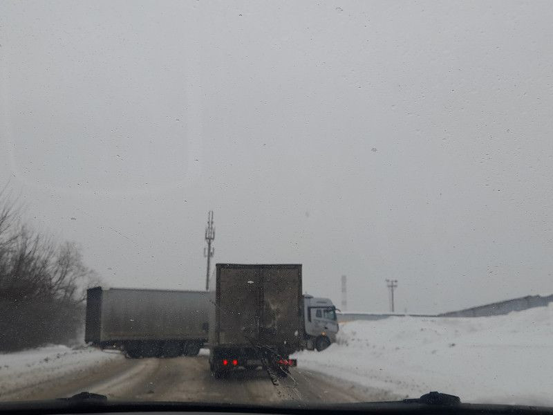 автомобиль для бутилированной воды. фуры дальнобойщики россии. профессия водитель. водитель грузовика. со своим грузовым.