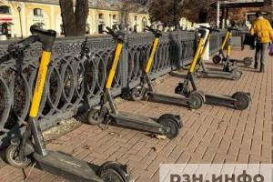 Минтранс хочет запретить стоянку электросамокатов на тротуаре