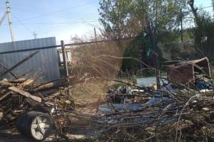 В Рязанской области лихач снес контейнерную площадку