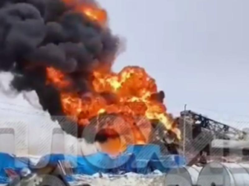 В ЯНАО из-за пожара на месторождении обрушилась вышка В ЯНАО из-за пожара на месторождении обрушилась вышка
