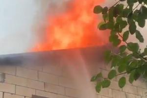 В Рыбном загорелось заброшенное здание