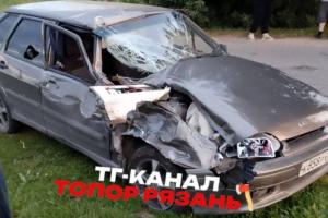 В поселке Ермишь автомобиль ВАЗ врезался в автобус