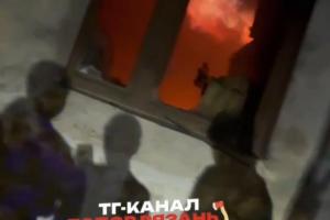 Появились новые кадры ночного пожара в Рязани