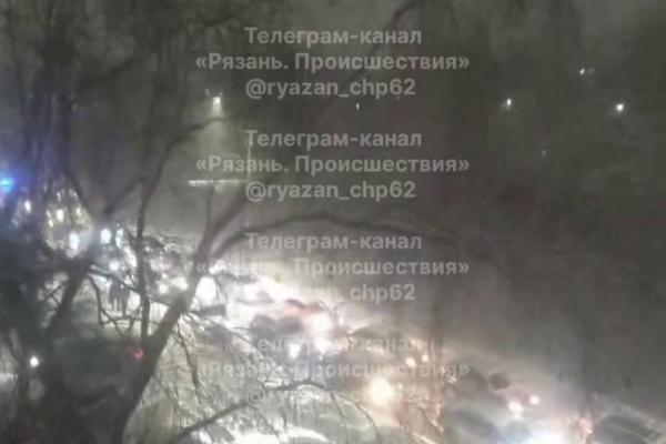 Скорые застряли в пробке в Песочне