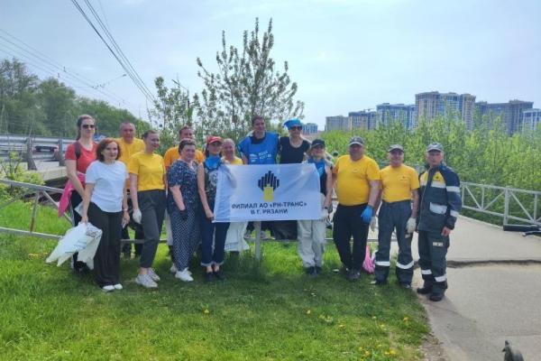 Рязанские экологи очистили берег реки Трубеж