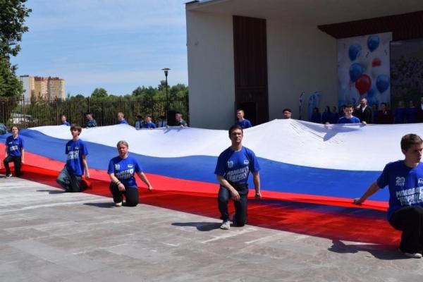 В Рязани вручили награды детям участников СВО на Дне России