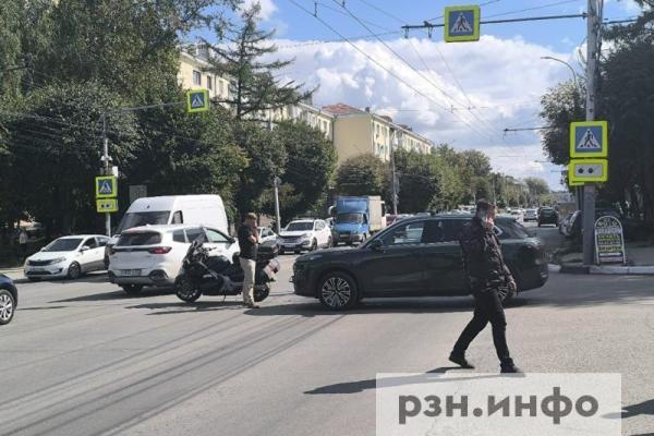 В Рязани произошло серьезное ДТП с мотоциклом, есть пострадавшая