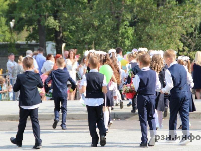В первый раз в первый класс в Рязани. Сколько стоит собрать первоклассника в школу?