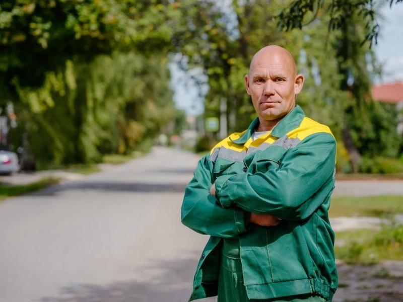 «У нас, строителей, мирная и созидательная профессия». Бригадир каменщиков рассказал о работе в «Зеленом саде»